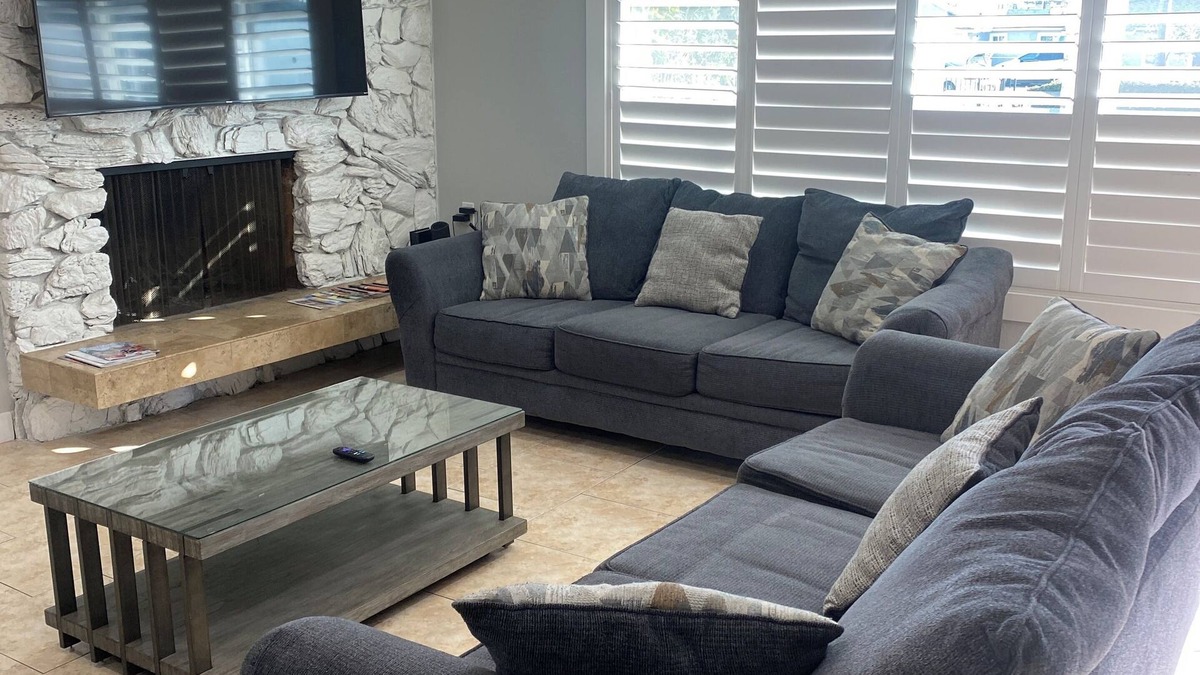 Midway City House | .5 mi-Little Saigon/6 mile to Disneyland