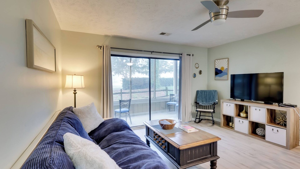 Little River Condo | 5 Mi to Cherry Grove Beach: Dog-Friendly Condo!