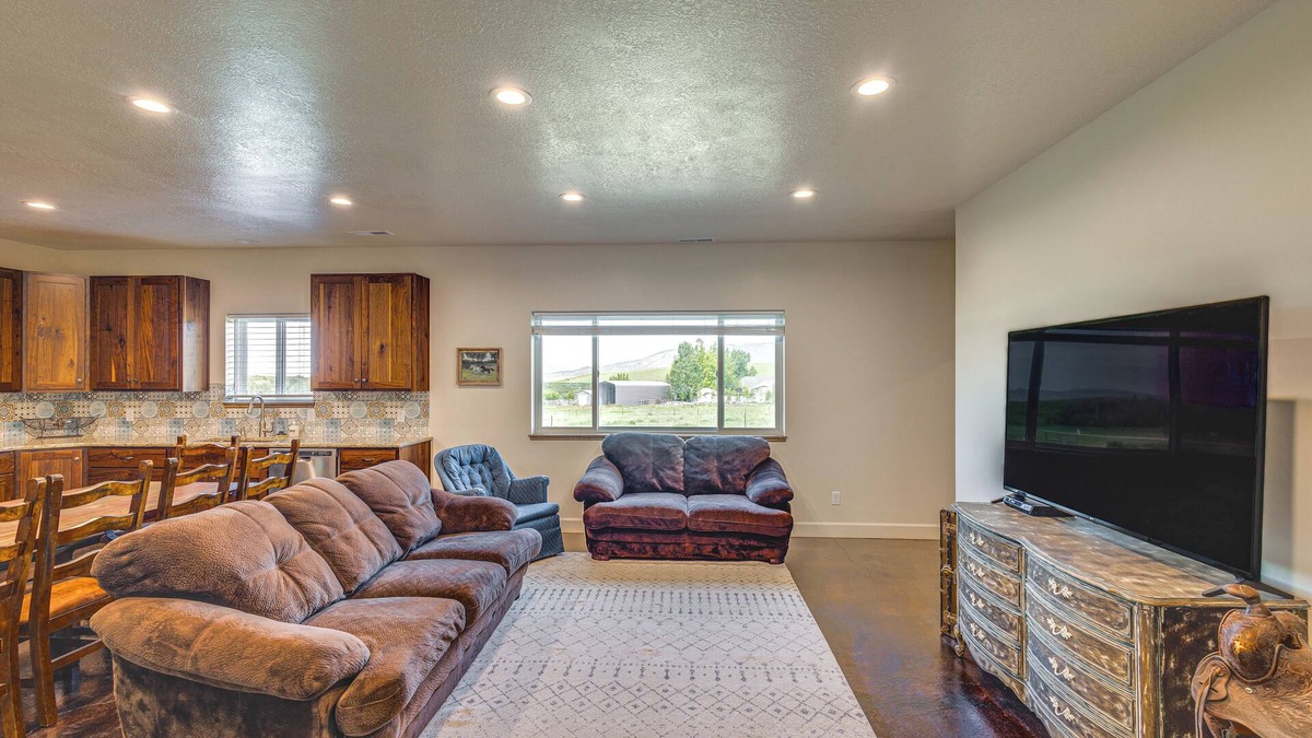 Swanlake Cabin | 5 Mi to Devil Creek Reservoir: Idaho Farmhouse!