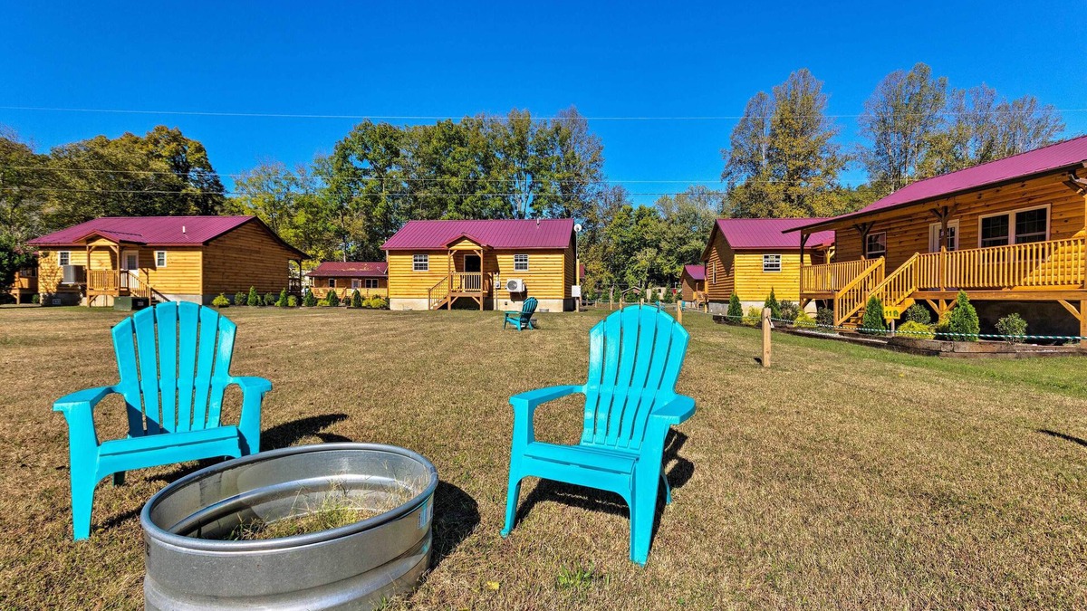 Cherokee Cabin | 5 Mi to Dtwn: Bryson City Cabin w/Resort Perks!