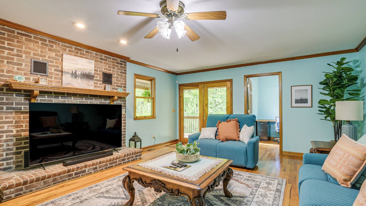 Tigerville House | 5 Mi to Lake Robinson: BBQ-Ready Home w/Pool