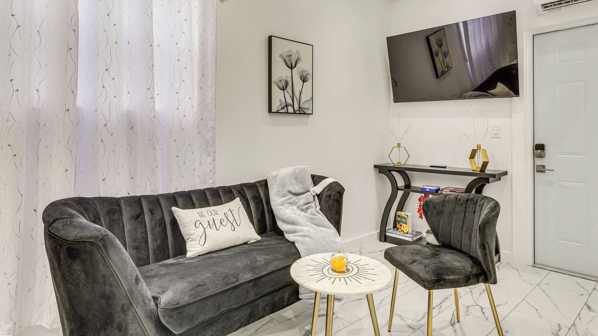 Sunrise Apartment | 5 Mi to Sawgrass Mills: Couple’s Retreat w/Patio