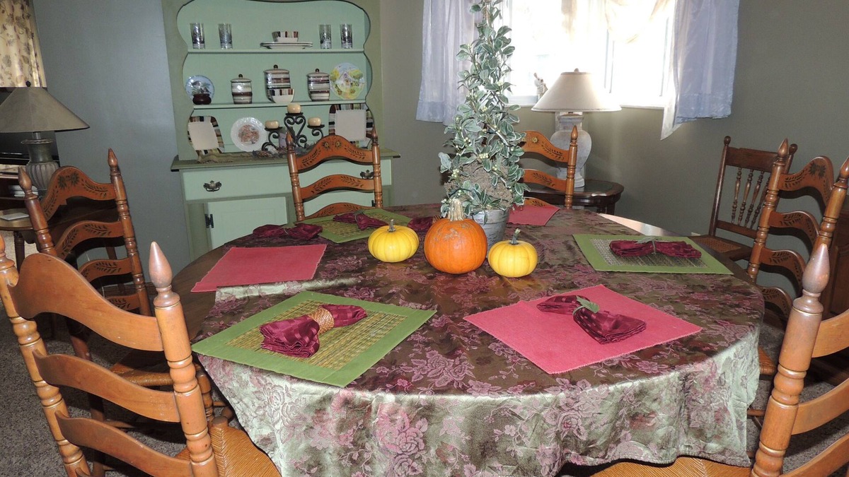 Northwest Akron House | 5 miles to Cuyhoga National Park & Blossom Music Center