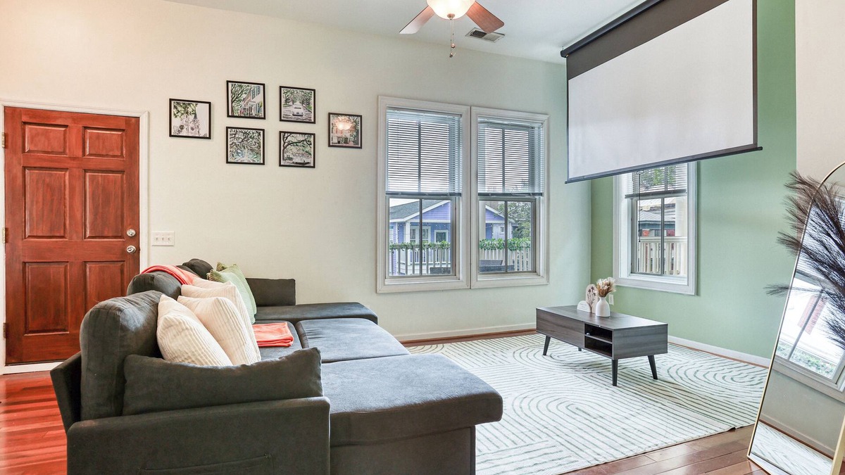 Metropolitan Apartment | 5 min to DT - Summer Getaway - Private Balcony + Telescope