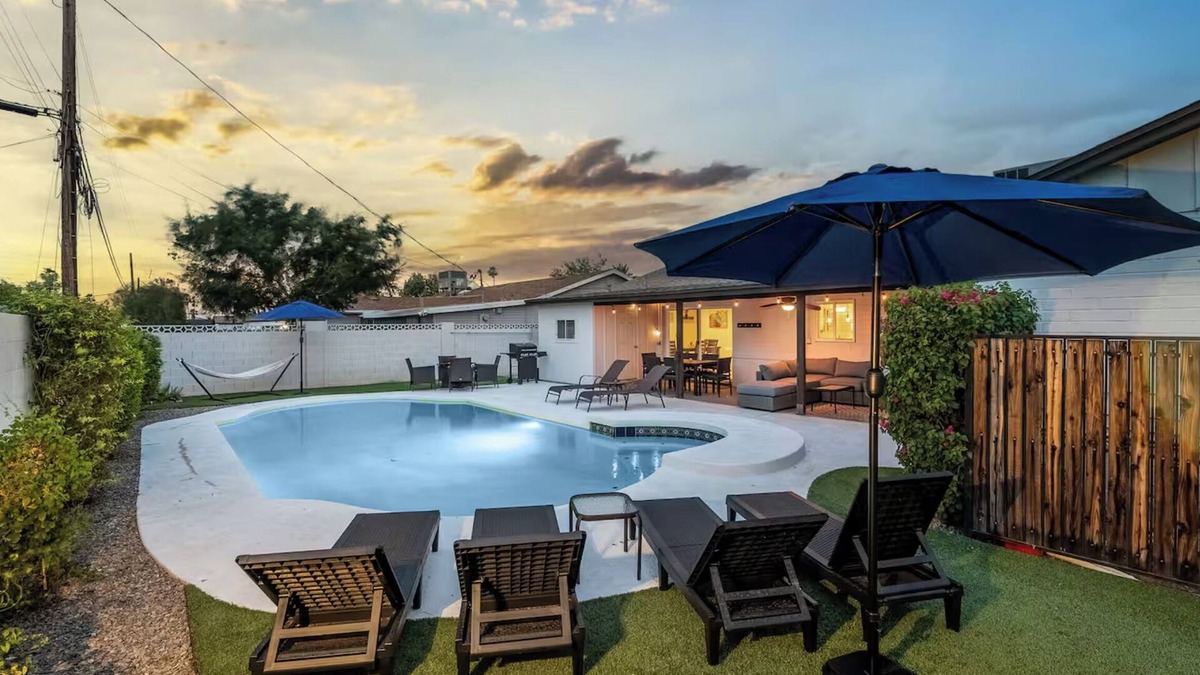 Papago Parkway House | 5 min to Old Town l Heated Pool