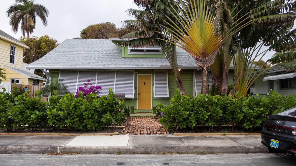 South Palm Park Neighborhood Association Cottage | 5 min to the beach!