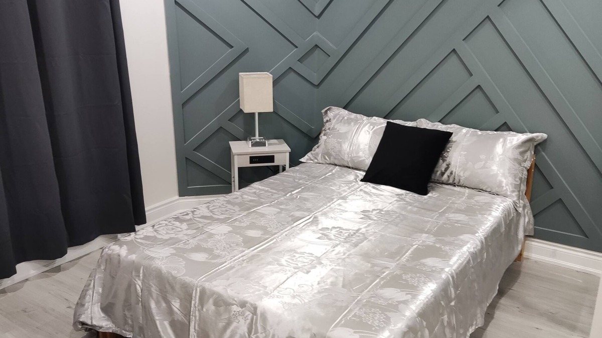 Oakville House | 5 min walk to Sheridan cozy basementnBrand new basementnSeparate entrance