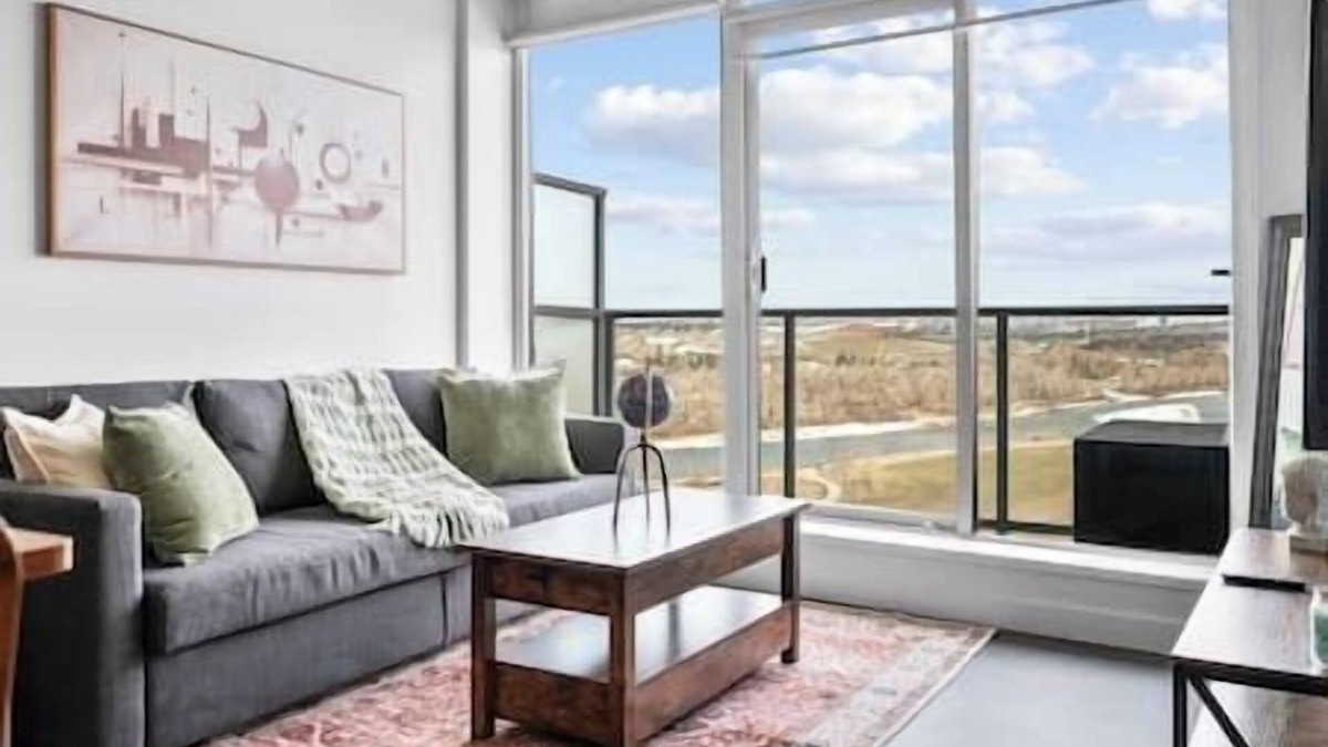 East Village Apartment | 5 min Walk to Stampede | King Bed | Sofa Bed | AC