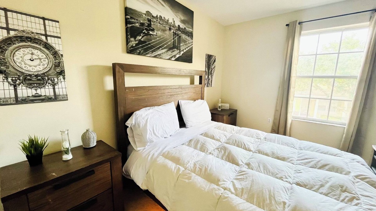 St. Cloud House | 5 mins from Kissimmee and 20 mins from the parks!