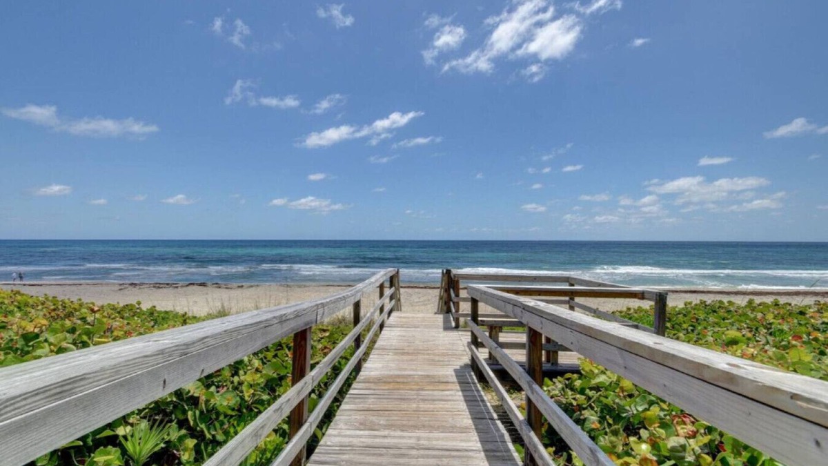 Boynton Beach Apartment | 5 Mins from the Beach! Private Pool and Hot Tub, Mini-Golf & Entertainment
