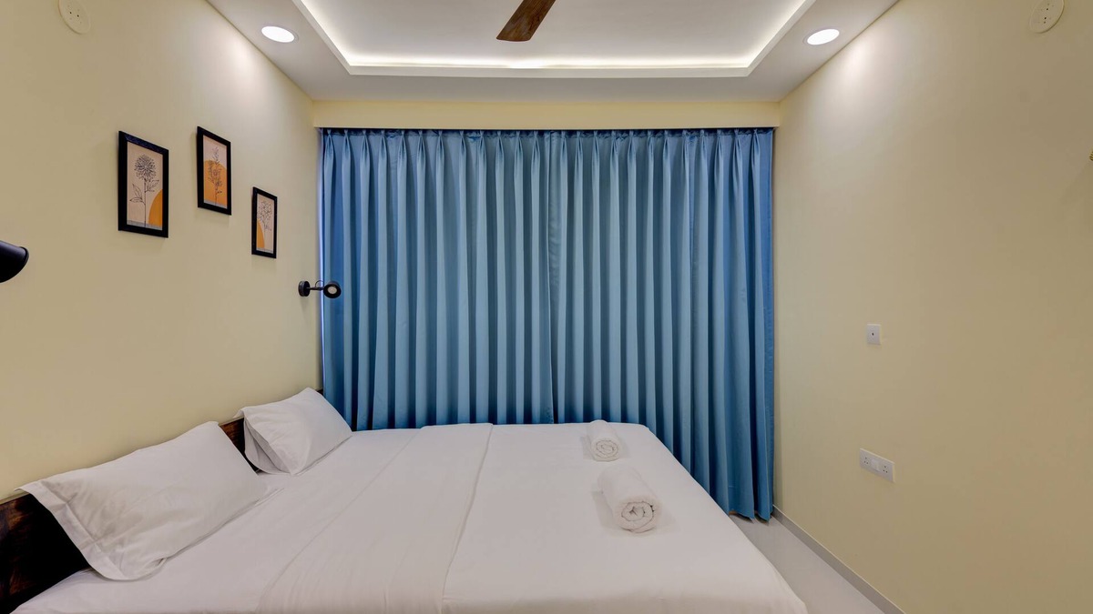 Chicalim Apartment | 5 mins to GOI airport! Family sized Apt with deck. Access to Pool, Sauna & more.