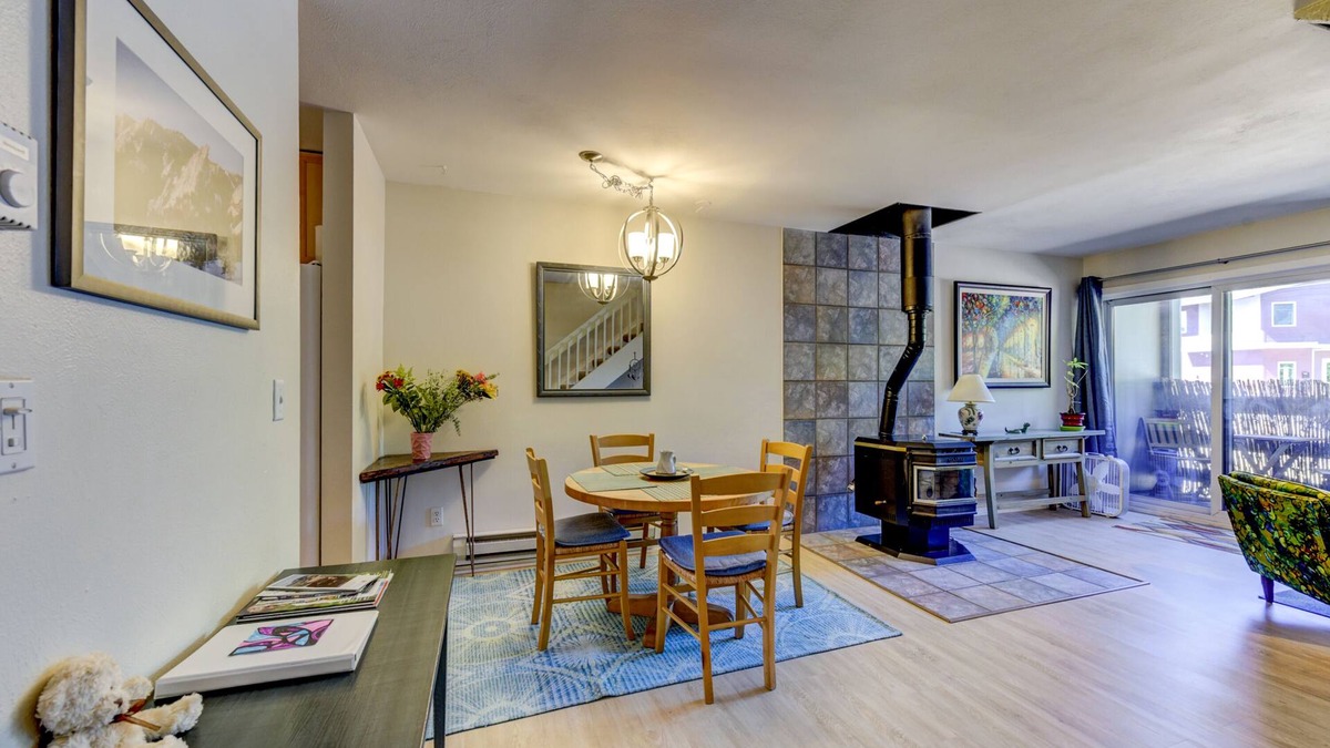 Downtown Condo | 5 mins to Pearl Street Mall and 1 min walk to gorgeous trails!