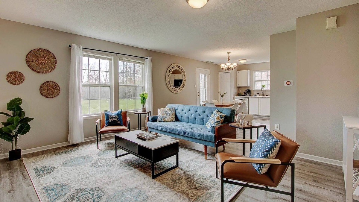 Noblesville House | 5 Mins to Ruoff! Dog Friendly! Large back yard!