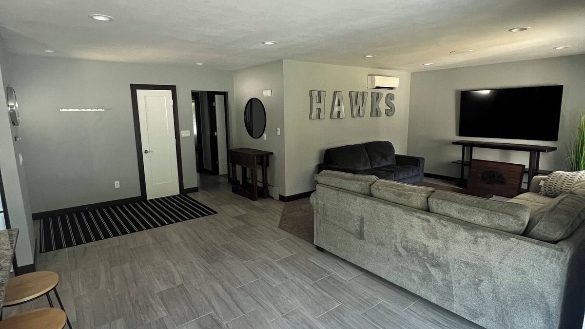 Iowa City House | 5 minute walk to Kinnick Stadium! Perfect GAMEDAY stay!nSpacious 4-bedroom house