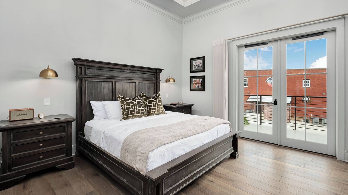 Cullman Hotel | 5 Minutes from I65 | In the heart of Cullman | Experience The Frankweiler