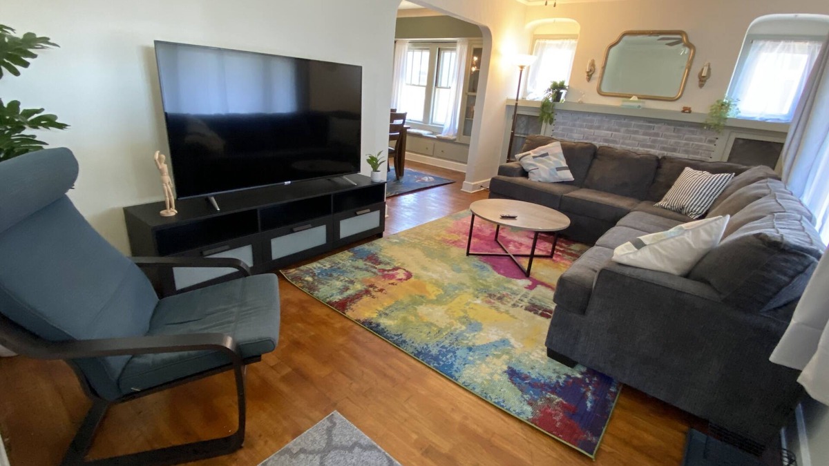 Parma House | 5 minutes from major highways, close to EVERYTHNIG!