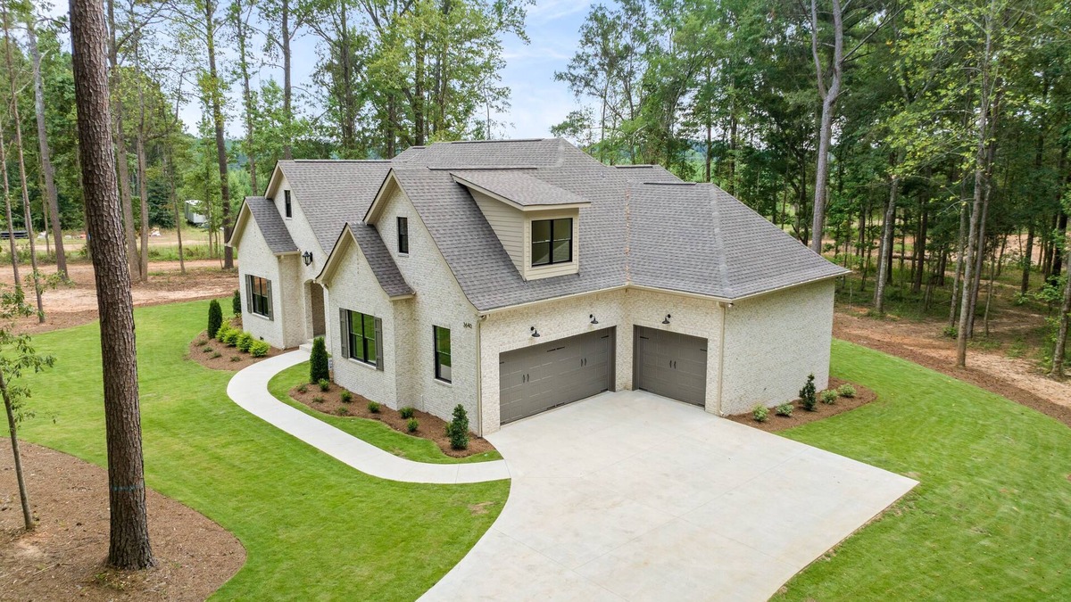 Opelika House | 5 minutes from Robert Trent Jones Grand National. 5 bedrooms and 3.5 baths.