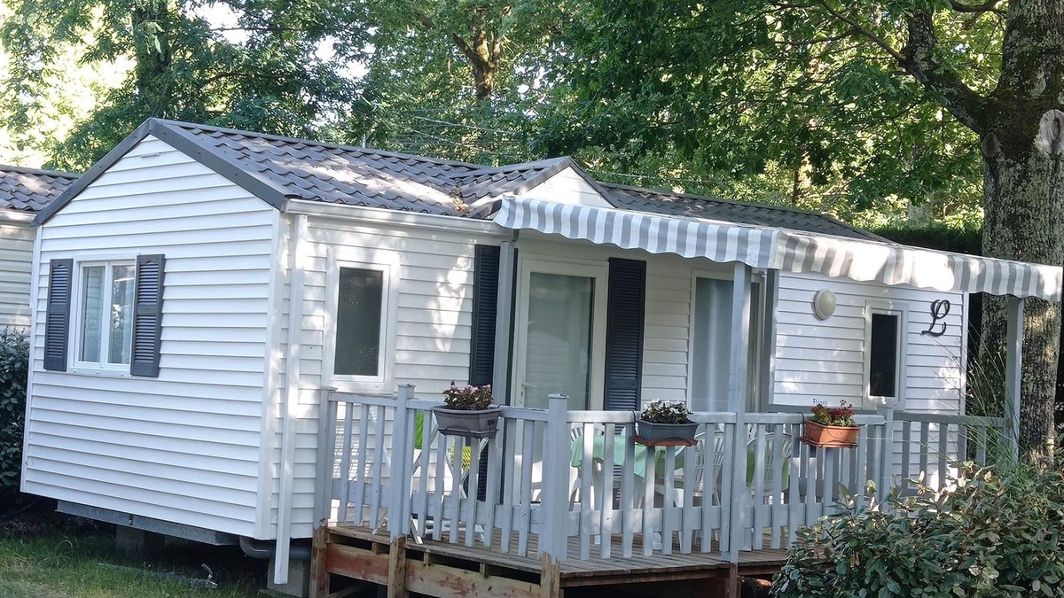 Saint-Augustin House | 5 minutes from the beach! Spacious mobile home with covered terrace