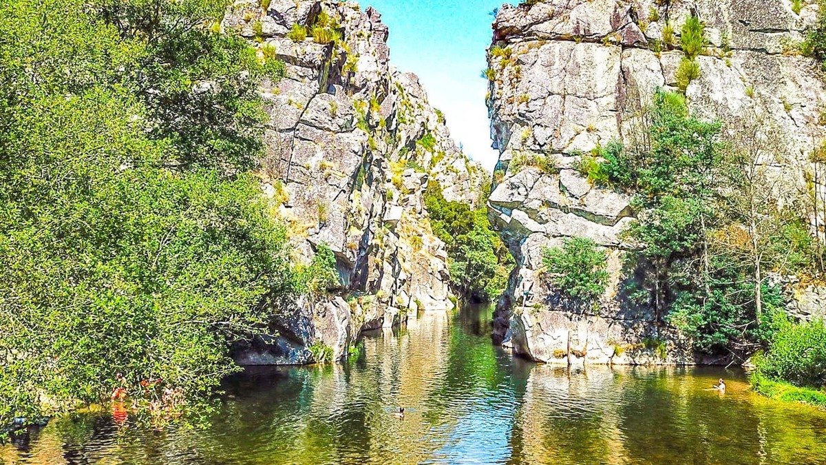 Gois Cottage | 5 Minutes from the River Beach, Twin Room in Góis in a Quiet Rural Place