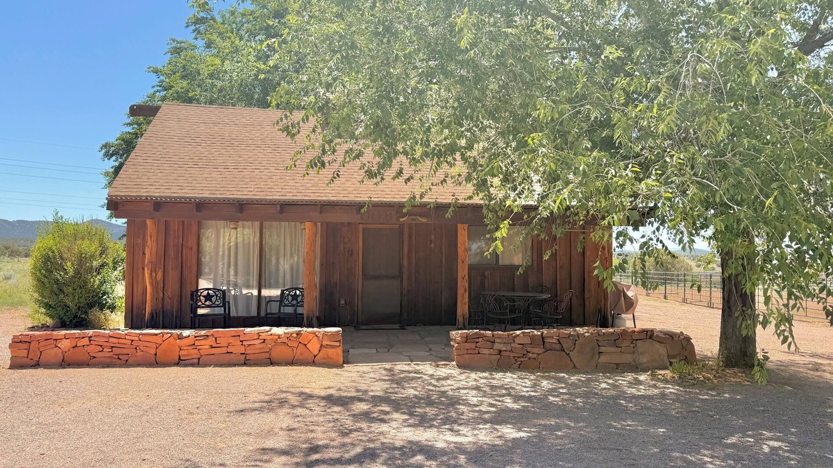 Paulden Cabin | 5 minutes from the world-famous Gunsite Firearms Academy!