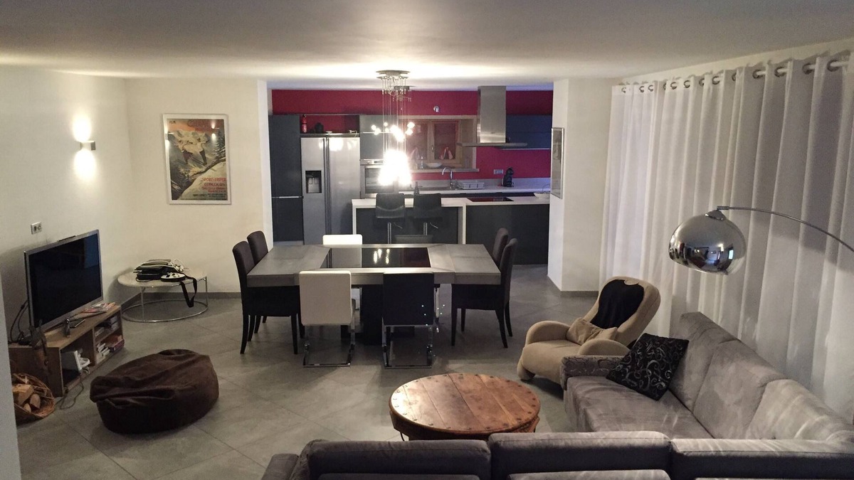 Sixt-Fer-a-Cheval Ski Chalet | 5 minutes to Grand Massif Express. Next to ski bus stop. Large living space.
