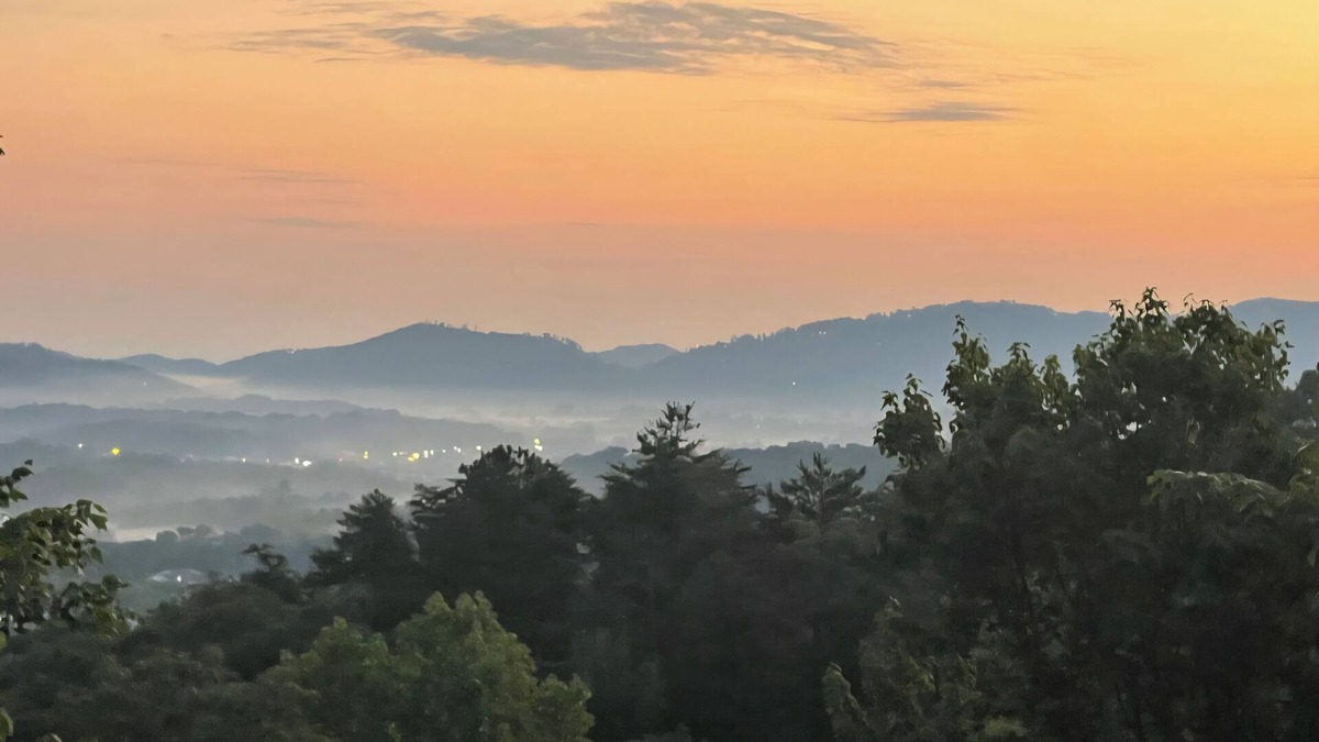 Wears Valley Cabin | 5 Minutes to National Park - Stunning Mountain Views in Wears Valley - Hot Tub