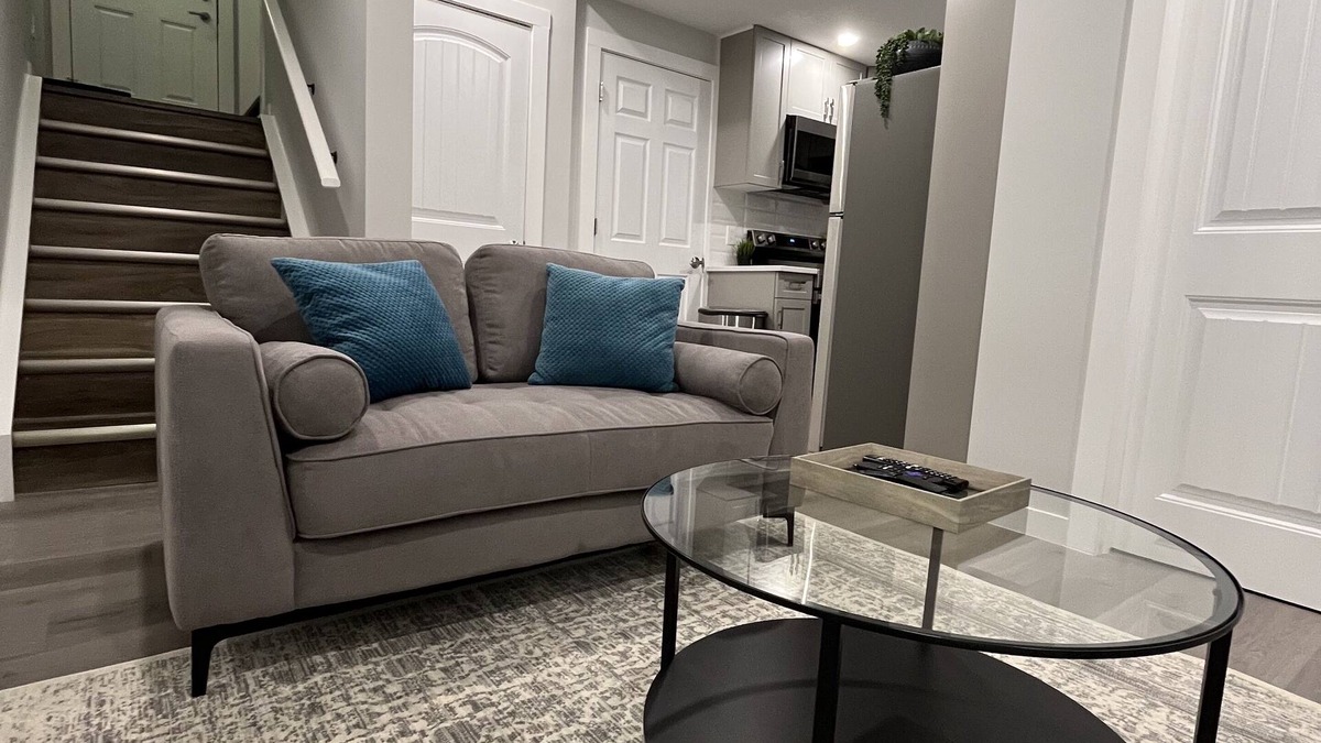 Southwest Calgary Apartment | 5 minutes to Spruce Meadows, Home of Calgary's Show Jumping! Family-sized suite