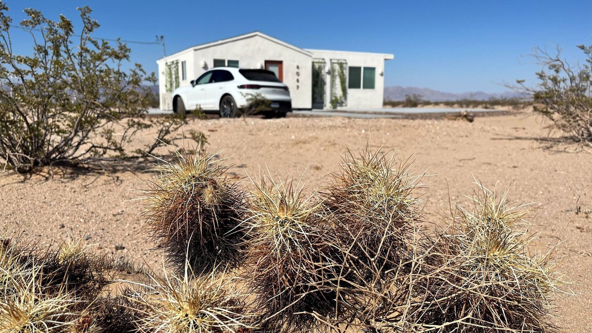 Wonder Valley House | 5 minutes to the Joshua Tree National Park North Entrance with backyard patio