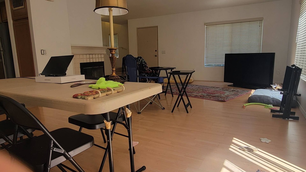 Stevenson Ranch House | 5 minutes to the Magic Mountain theme park! The whole family-sized townhouse.