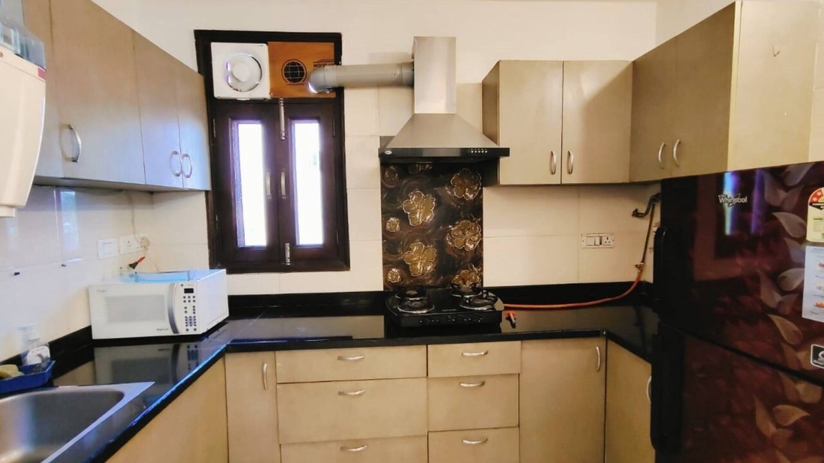 Saket Apartment | 5 minutes to the PVR Anupam