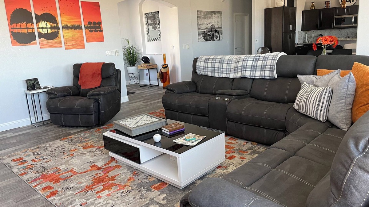 Sunridge Estates House | 5 minutes to the lake, river or casinos! Beautiful view