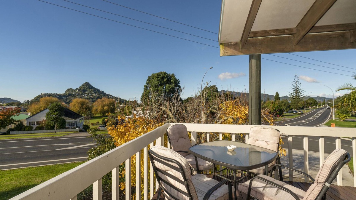Tairua House | 5 o'clock Somewhere - Tairua Holiday Home