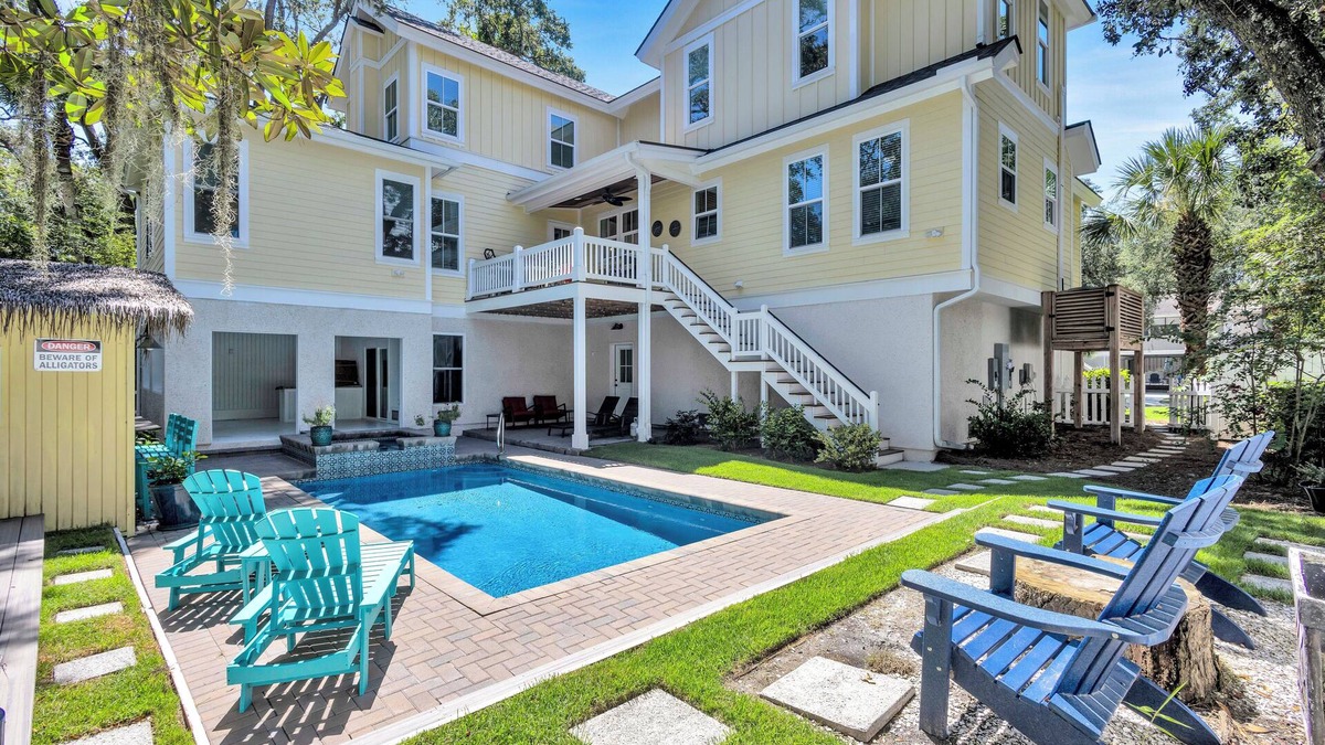North Forest Beach House | 5 Osprey Street @ Forest Beach | 1 Min to Beach | Tiki Hut | Private Pool |