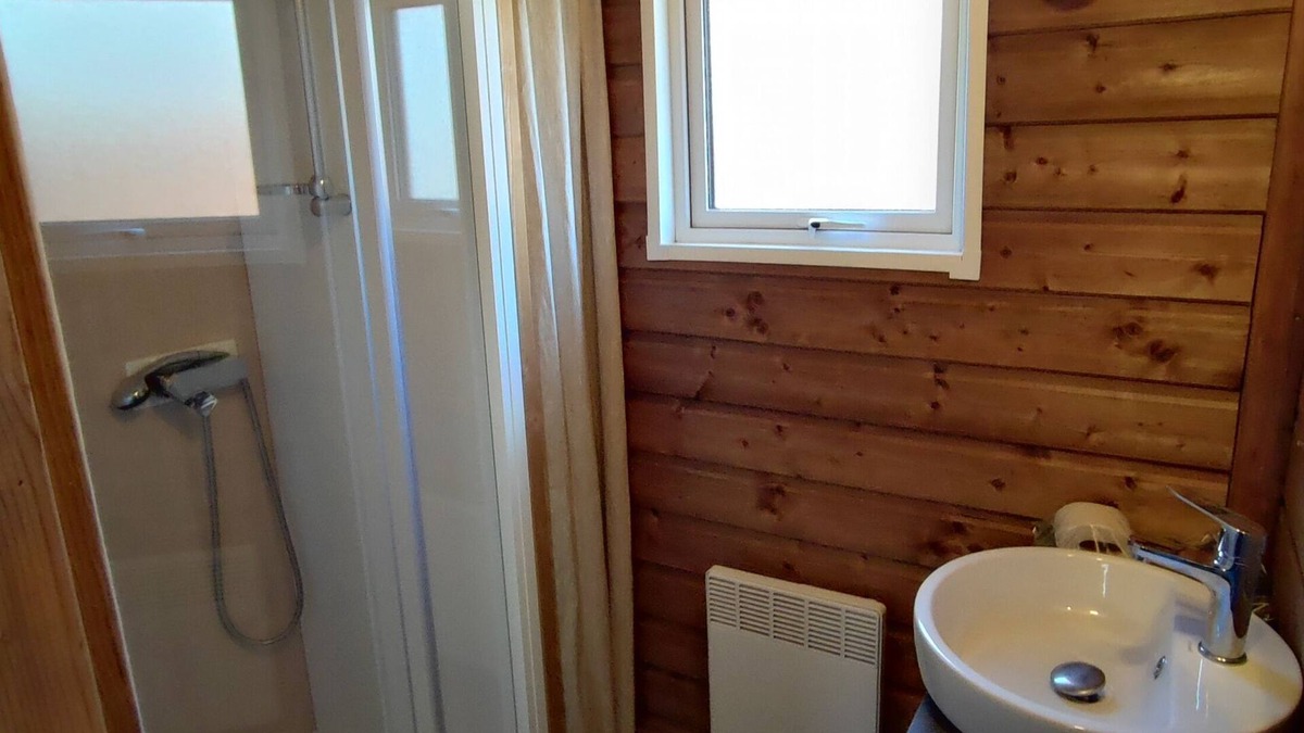 Laruns Cabin | 5-person comfort lodge by the river