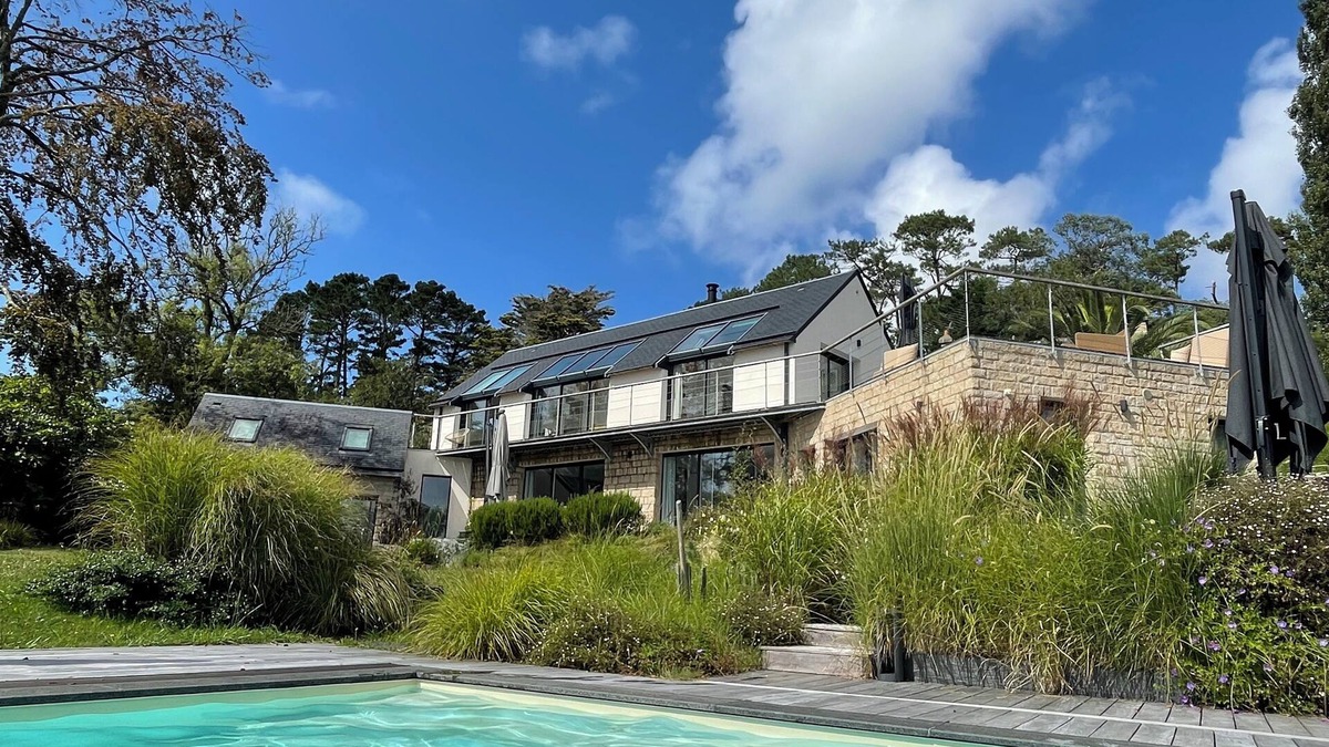 Morgat Villa | 5* property, pool, spa, panoramic view over bay, very close to beach