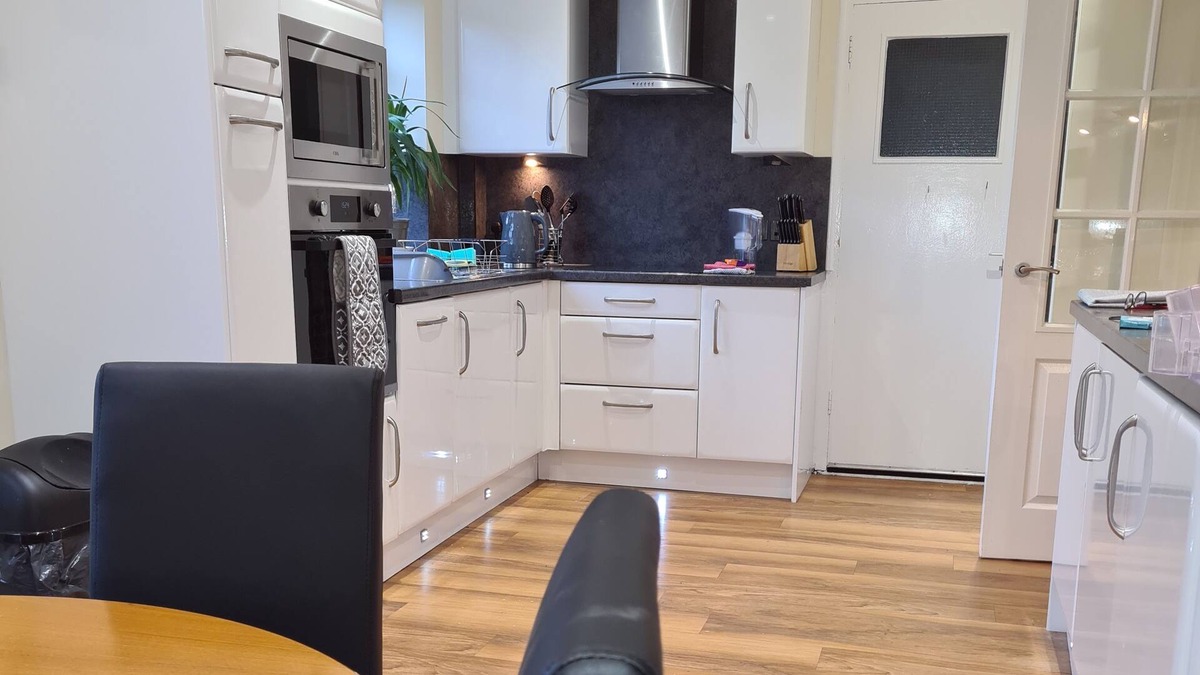 Corby House | 5✳self-catering house-5 beds-driveway parking-netflix-wifi