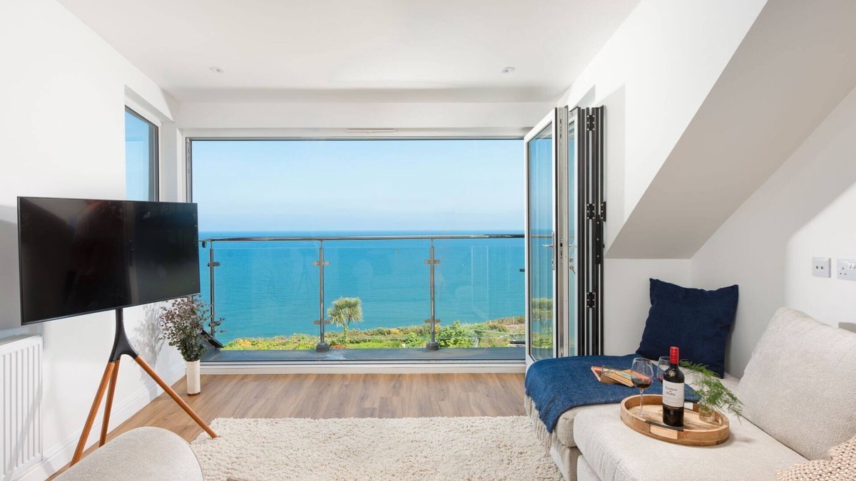Carbis Bay Apartment | 5 St Gwithian - an apartment that sleeps 2 guests in 1 bedroom