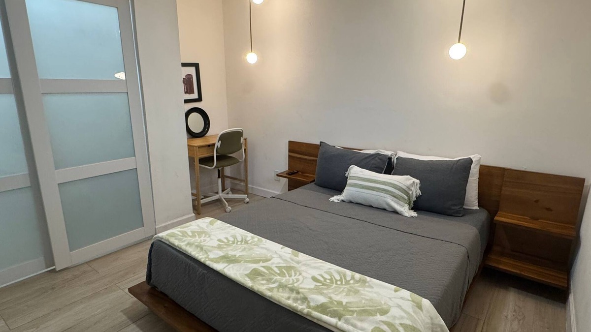 Granada Apartment | 5-Star 1BD Guest Suite Private Kitchen & Comfort