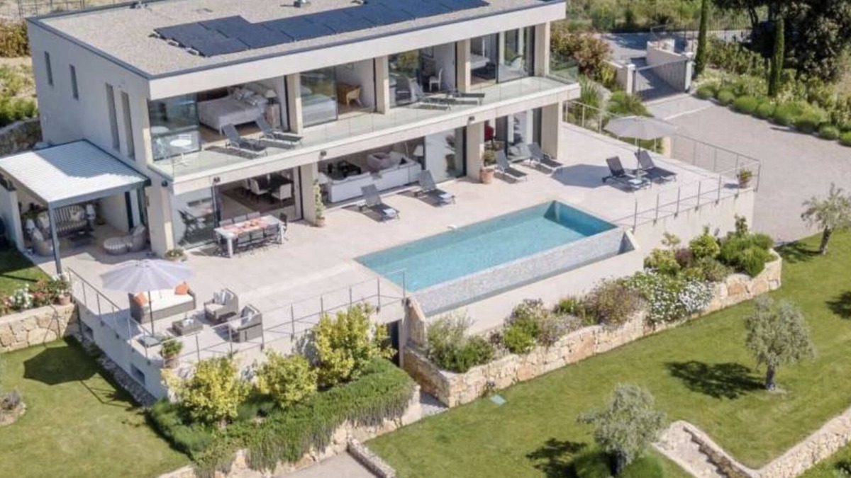Chateauneuf-Grasse Villa | 5 Star 5 Bedroom contemporary Villa with amazing views.