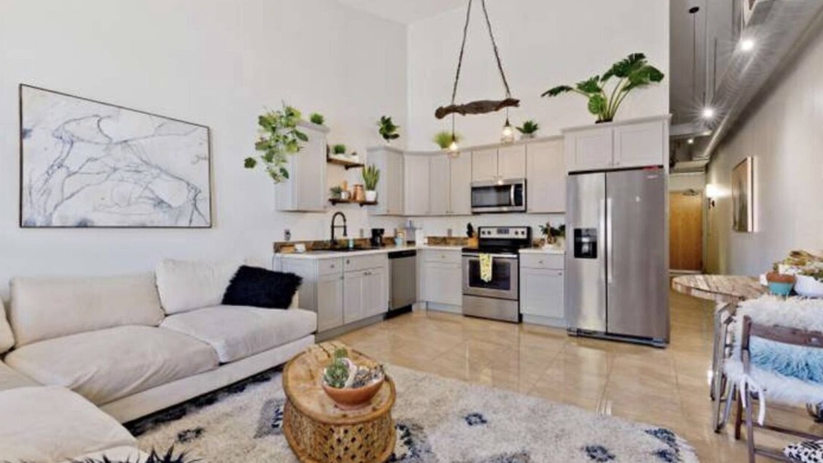 East Village Apartment | 5 Star Boho-Chic apt with parking Gaslamp downtown San Diego. GLAMOROUS! 5207418