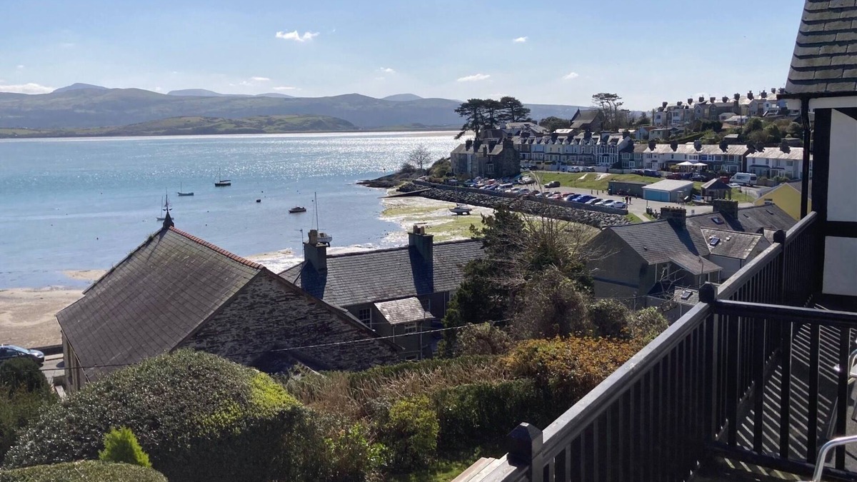 Borth-y-Gest Cottage | 5 Star Cottages (Sleeps 16), Amazing Sea & Mountain Views