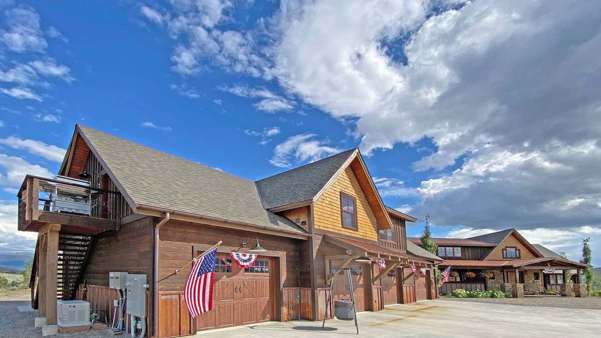 McAllister House | 5 Star - Golden Eagle Loft