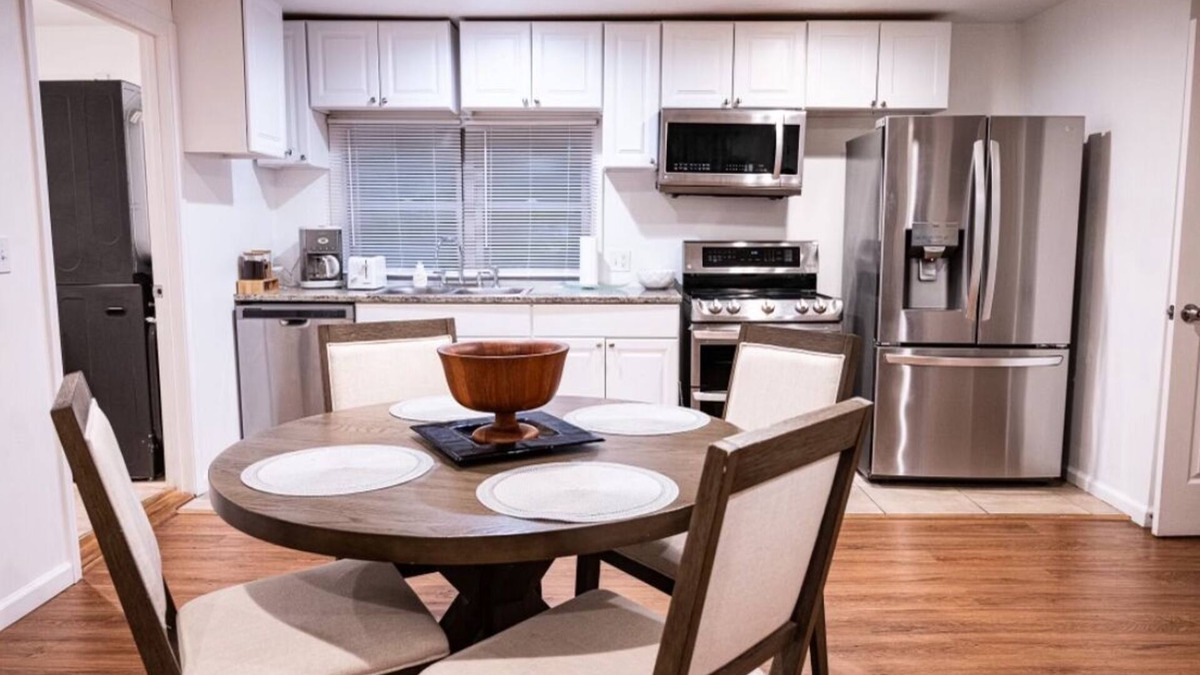 Olathe House | 5-Star Home in amazing location! 3Brm w/3Bth Gem.