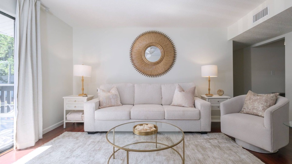Crestline Heights Apartment | 5 Star Luxury Living in Homewood Minutes from Samford!