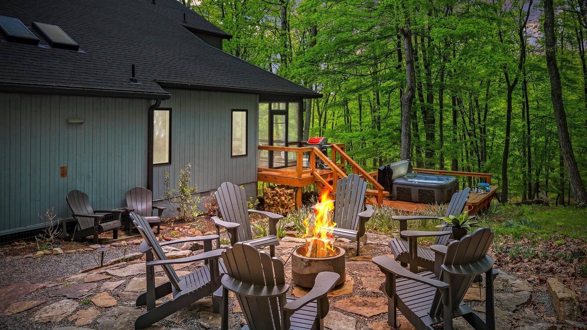 Berkeley Springs House | 🌟5 STAR Mountain Lodge💗Unmatched Hospitality🌷Close to town🎲GAME room