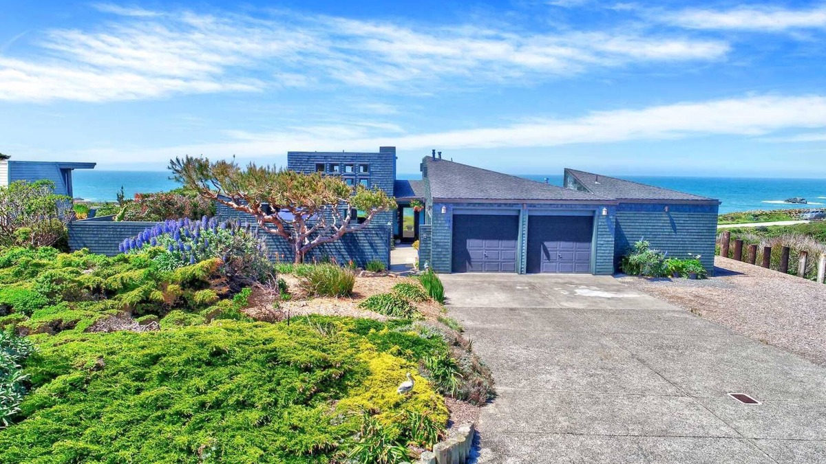Sereno del Mar House | 5 Star Oceanfront/Beachfront Home at Portuguese Beach!