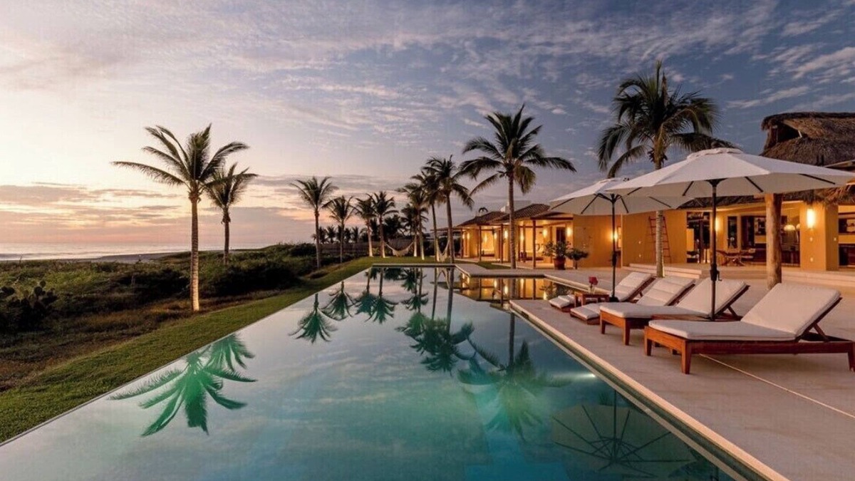 Barra de Colotepec House | 5 star resort with ocean views from every corner of the house and a 25 yard pool