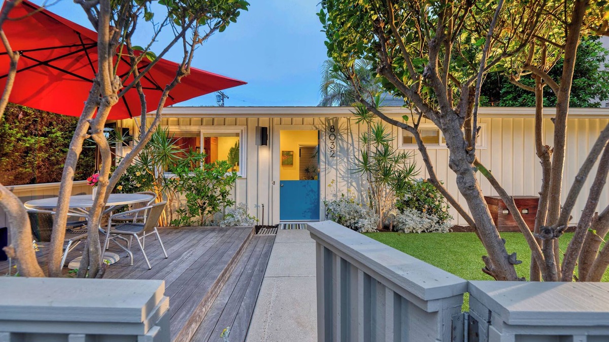 La Jolla Shores Cottage | 5 Star Reviews! La Jolla Shores' Immaculate Mid-Century Cottage, Steps to Beach!
