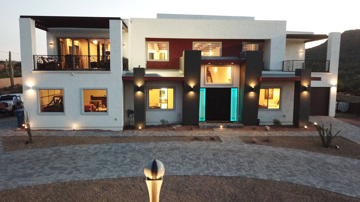 Apache Junction House | 5 Star *Sleeps 22 6 Bed 6 Bath 6,000 SQ Ft Modern Superstition Mnt Estate