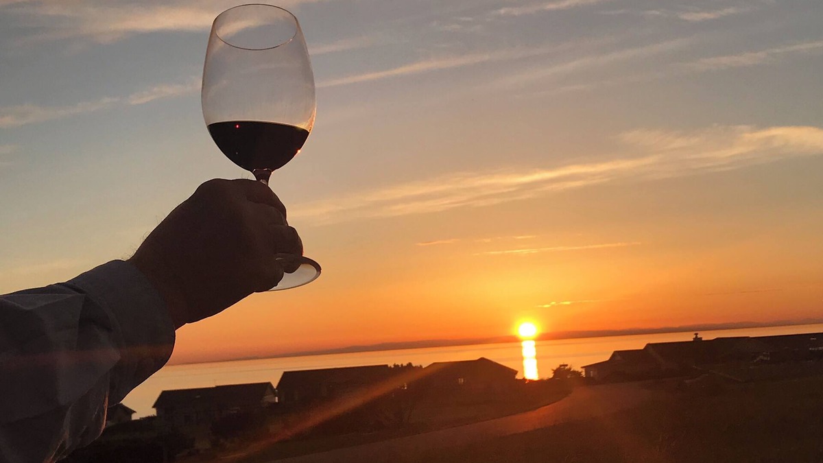 Oak Harbor House | 5 star Spectacular ocean view, sunsets, walk to beach, close to town